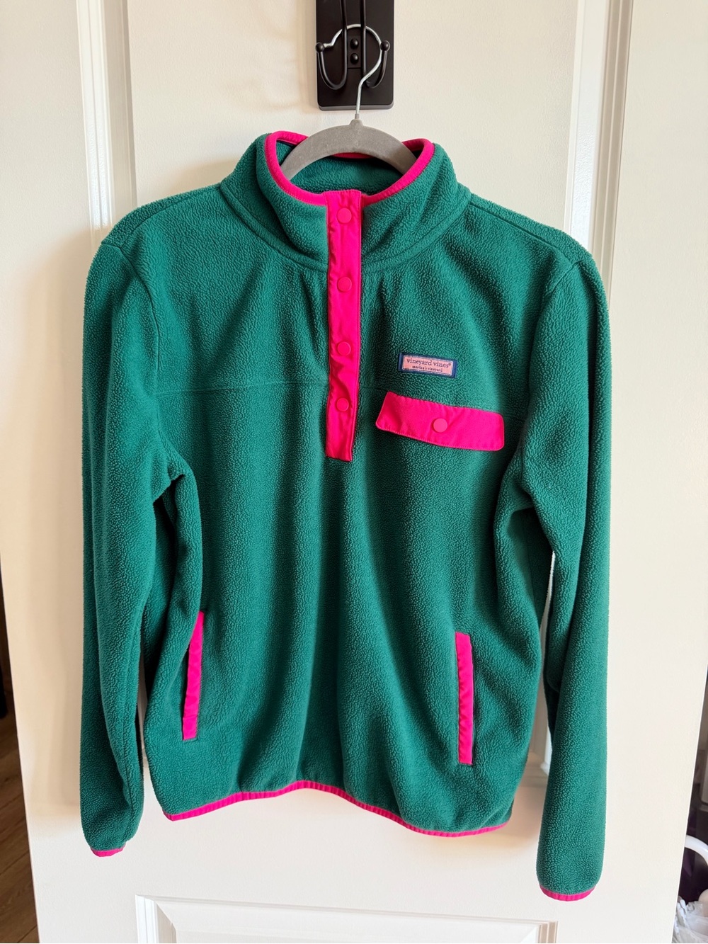 Vineyard Vines Women’s Green Fleece Pullover with Pink Trim
